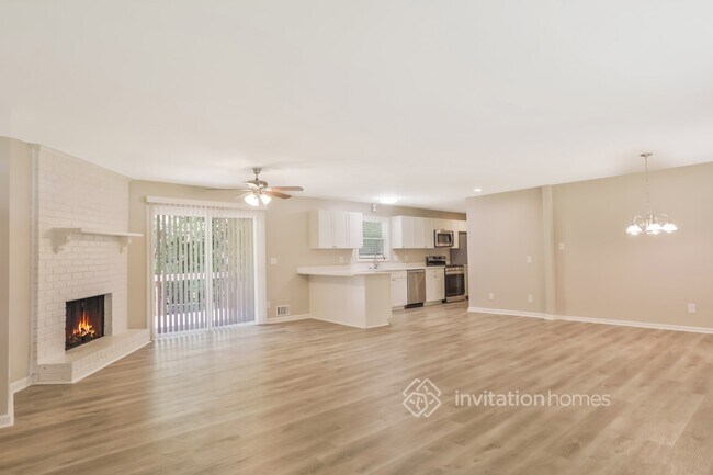 Building Photo - 872 Pinecrest Terrace SW