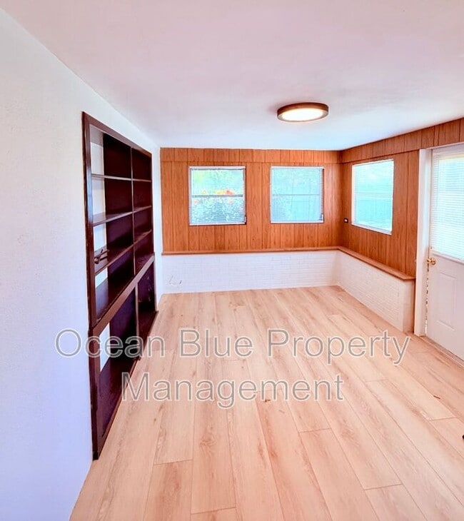 Building Photo - 13822 Brewster Dr