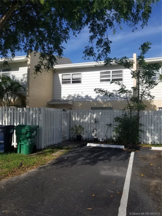 22259 SW 103rd Ave, Cutler Bay, FL 33190 Townhome Rentals in Cutler