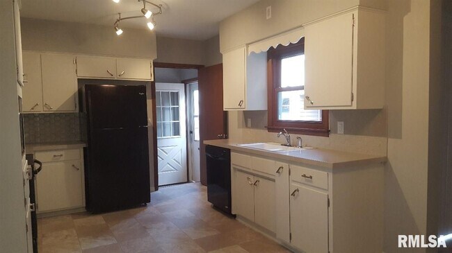 Foto del edificio - 2732 W High St