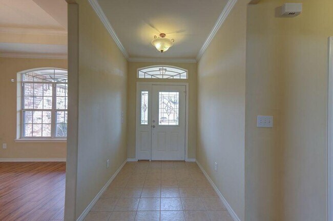 Building Photo - 464 Bob White Dr