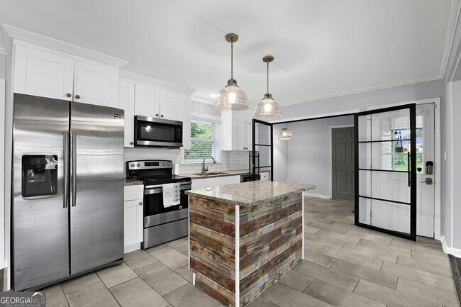 Building Photo - 2663 Meadows Rd SW