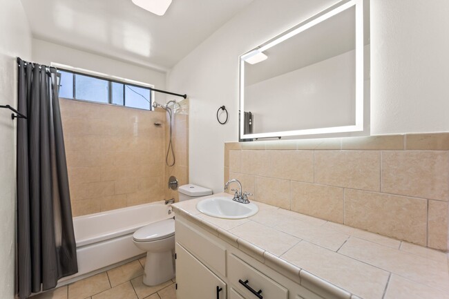 Interior Photo - 6545 S Victoria Ave