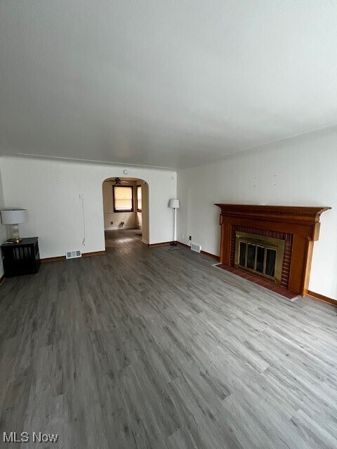 Foto del edificio - 212 E Midlothian Blvd