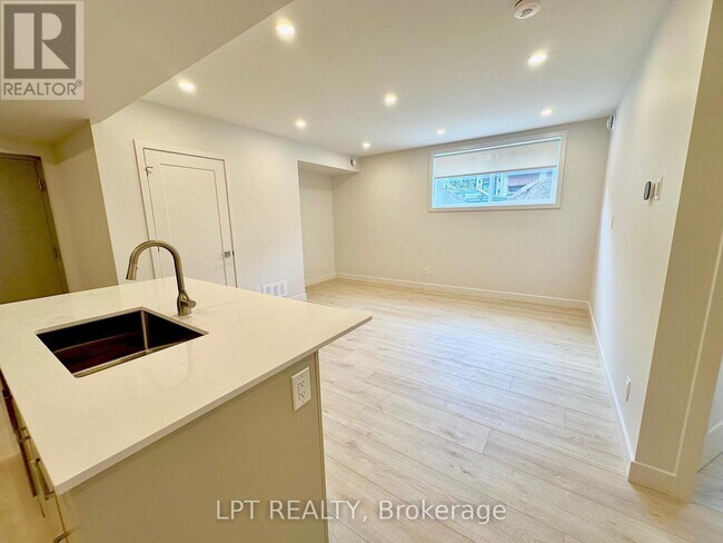 Building Photo - 254 Garneau St