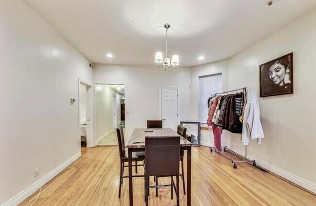 Building Photo - 1039 N Lawndale Ave
