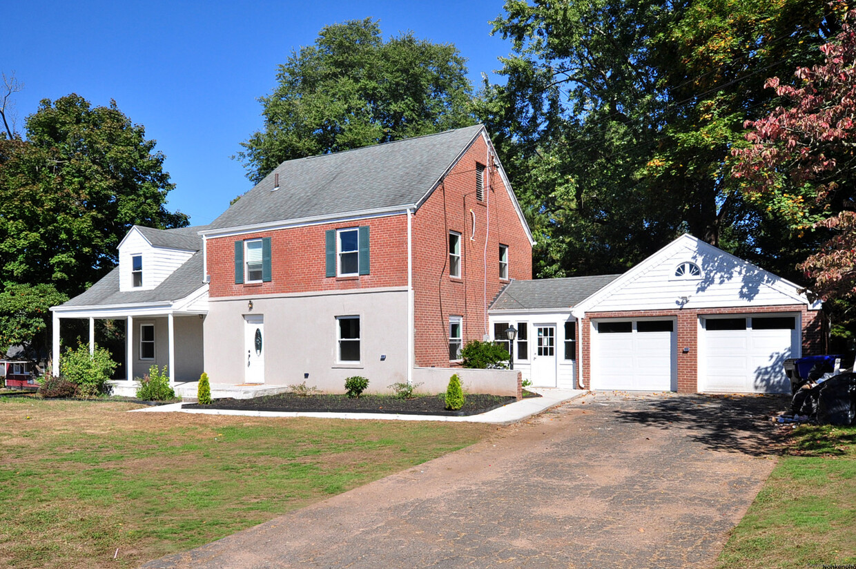 Primary Photo - 1062 Pleasant Valley Rd