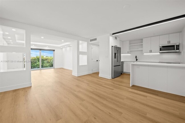 Foto del edificio - 8107 SW 72nd Ave