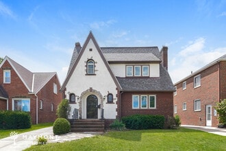 Building Photo - 2611 Brookview Blvd