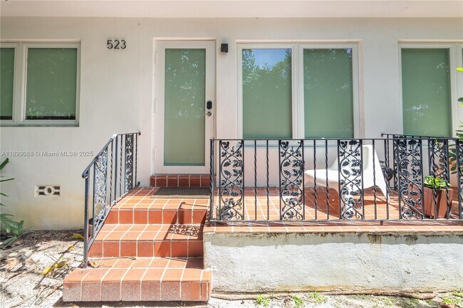 Building Photo - 523 NE 68th St