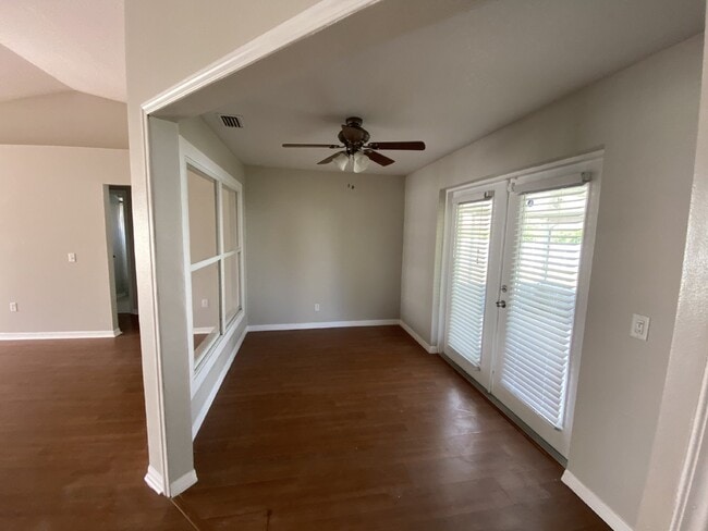 Building Photo - South Lakeland Home!