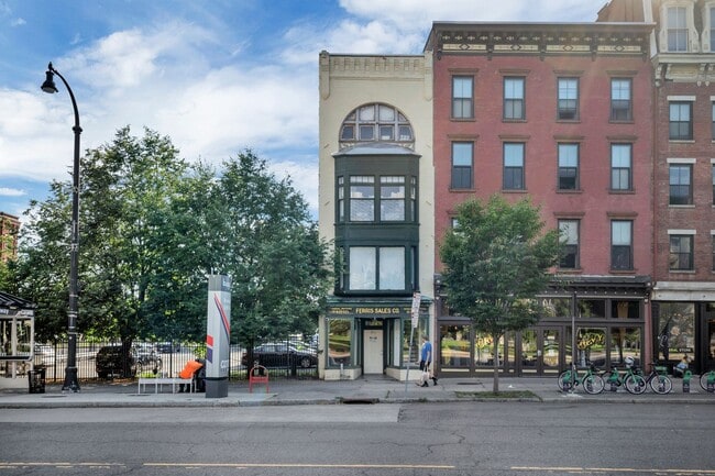 Foto del edificio - 402 Broadway