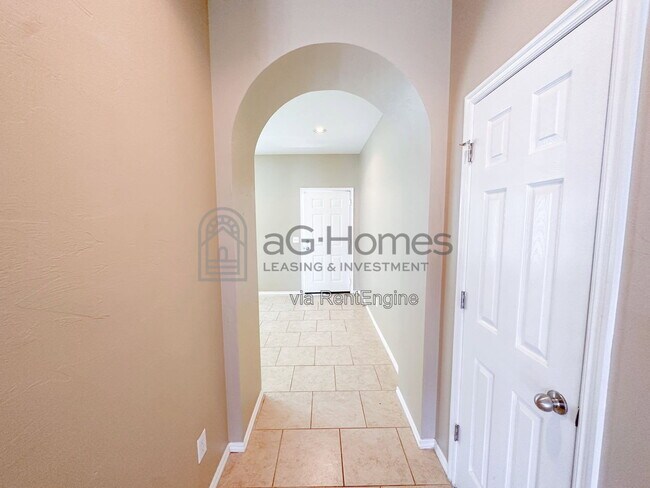 Building Photo - 5925 SE 69th St