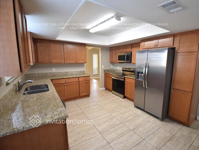 Building Photo - 123 Lyndhurst Dr