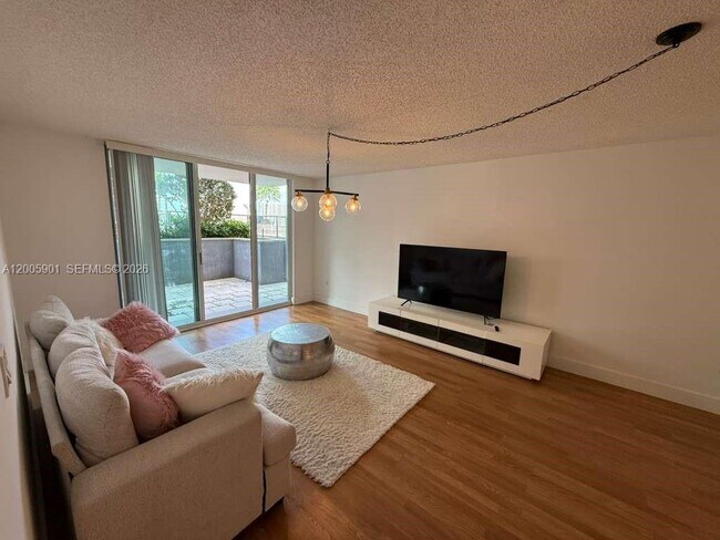 Building Photo - 1155 Brickell Bay Dr