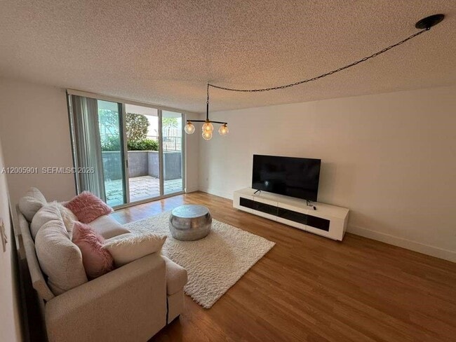 Building Photo - 1155 Brickell Bay Dr