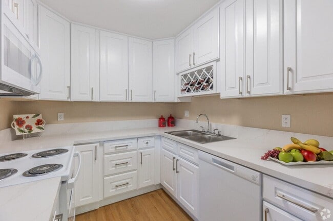 Building Photo - Casa De Helix La Mesa, Brand New Kitchen, w/d