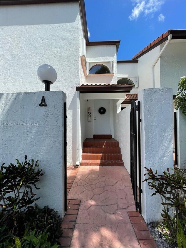 Foto principal - 1301 SW 124th Ct