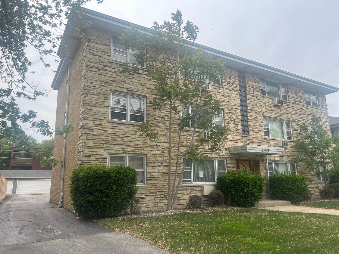 Foto principal - 3438 S Oak Park Ave