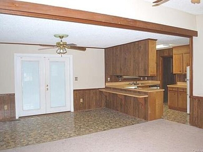 Foto del edificio - great neighbourhood, spacious 2248 hart rd