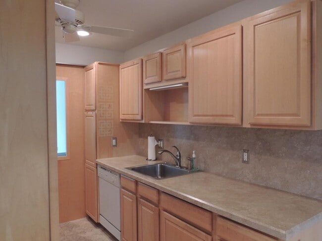 Building Photo - 2381 Papaya Dr