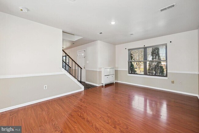 Building Photo - 122 E Partridge Ln