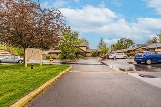 Building Photo - 933 N Rose St