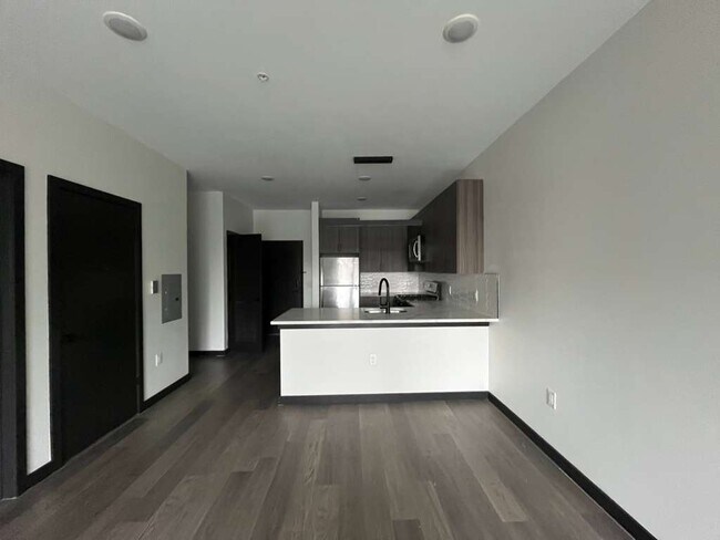 Foto del edificio - 135 Mallory Ave