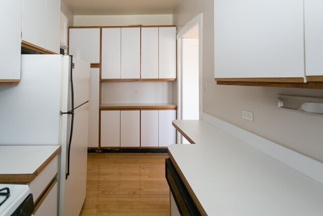 Building Photo - 1326 Oak Ave