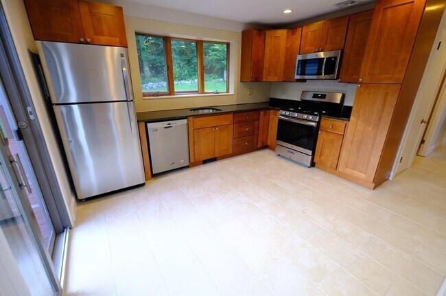 Building Photo - 171 Wiswall Rd