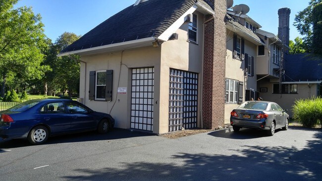 Building Photo - 1210 East Ave