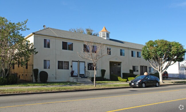 Building Photo - 1113 S Fairfax Ave
