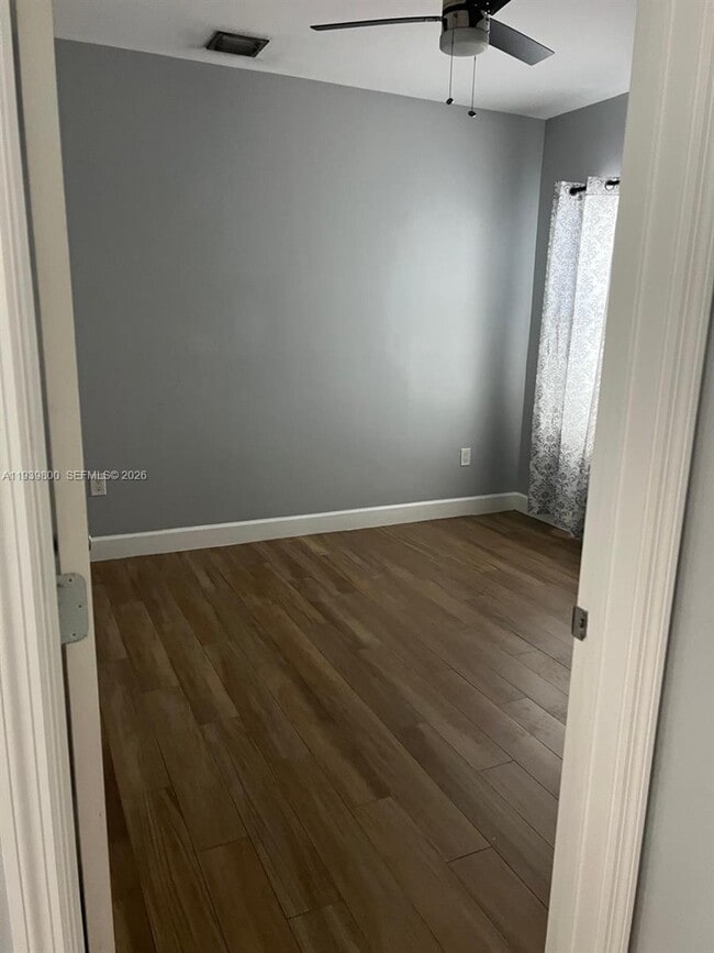 Foto del edificio - 1221 NE 9th St