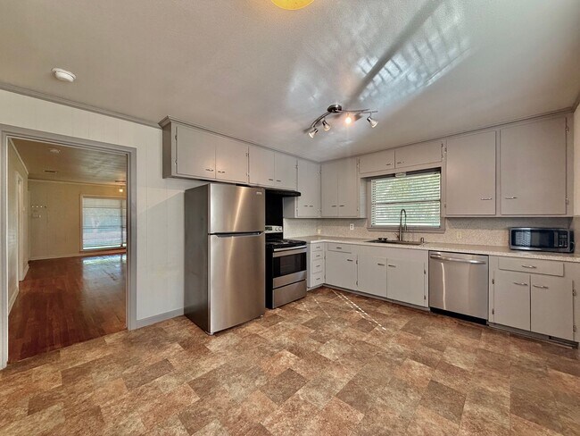 Foto del edificio - Unbeatable Location! Walk Across the Street to TXST Campus