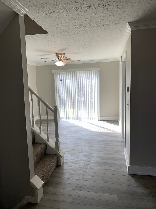 Dining area - 10813 Fallsington Ct