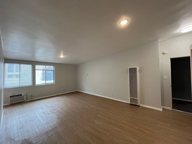 Interior Photo - 1253 Havenhurst Drive