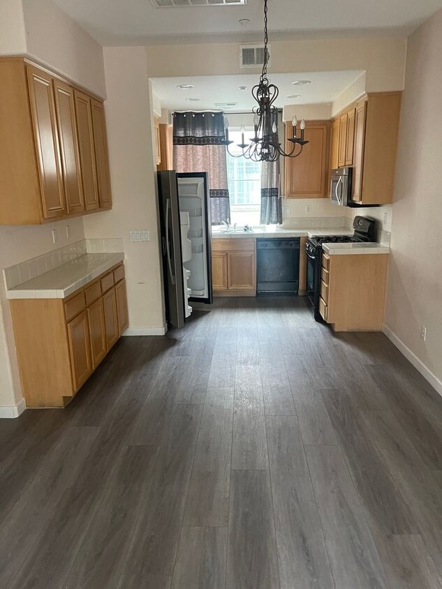 Primary Photo - 3 bedrooms townhome in Eastlake