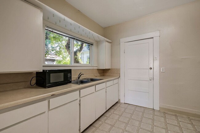 Foto del edificio - 3 Bedroom Across from Chico State and WREC!