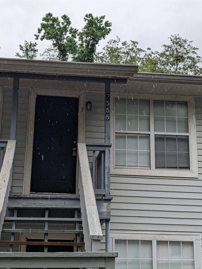 Building Photo - 2555 Chateau Ln