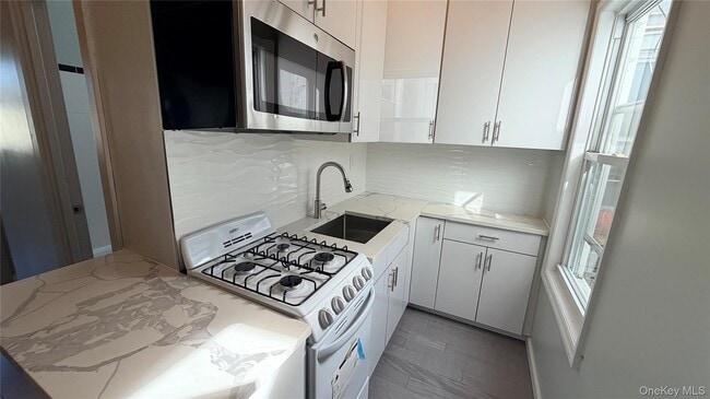 Building Photo - 97-16 Metropolitan Ave