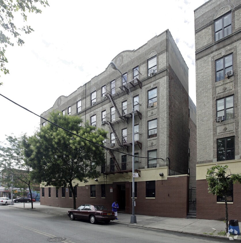 Foto del edificio - 266 E 169th St