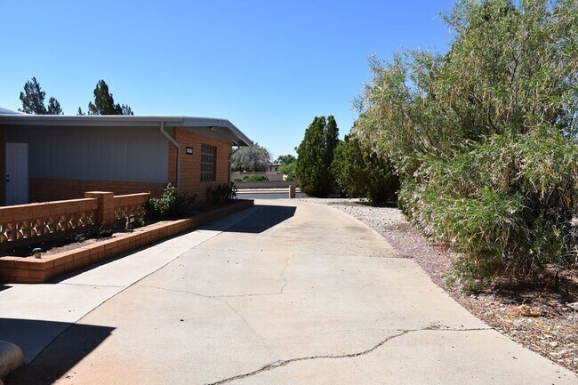 Building Photo - Great home in Mature Neighborhood