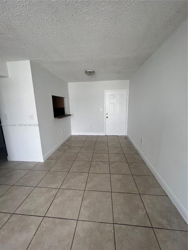 Foto del edificio - 8145 NW 7th St