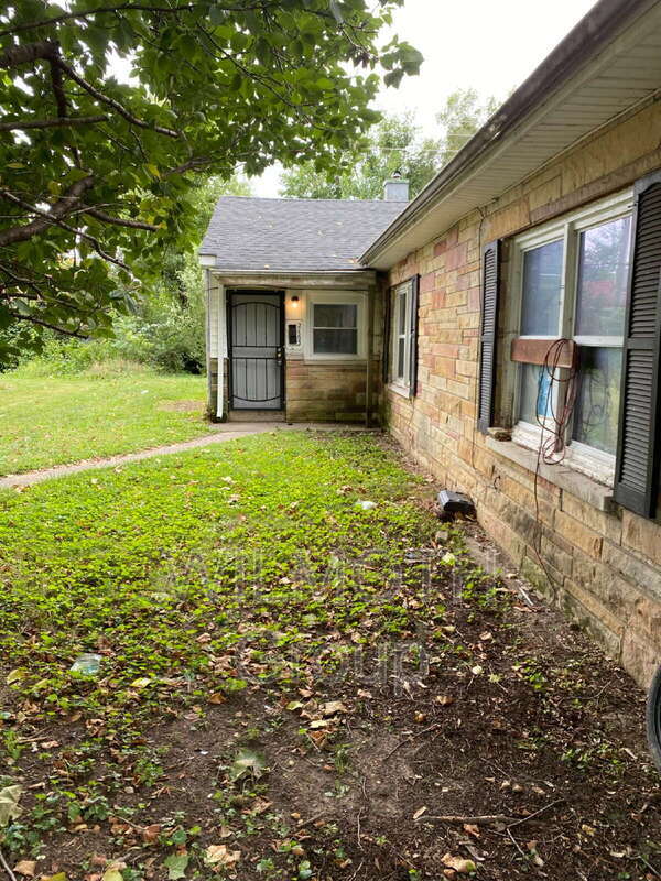Building Photo - 2163 Admiral Dr