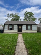 Building Photo - 1527 E Fox St