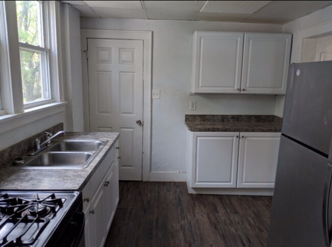 Building Photo - Single Family 2 bed 1 bath home For Rent!