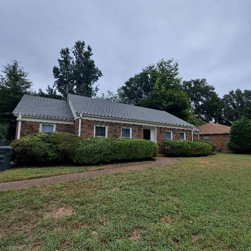 Foto principal - 5300 Honeywood Ave