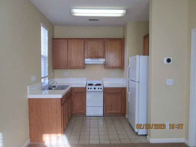 Foto del edificio - 970 A Walton Court (For Rent) Dixon, CA 95620