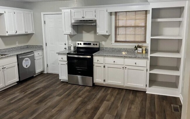 Foto del edificio - 751 Farrowood Dr