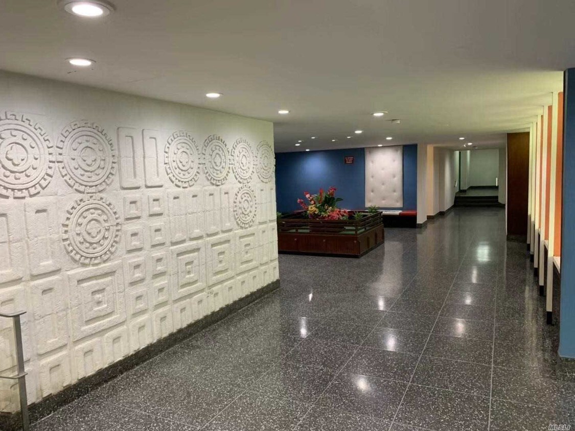 Foto del edificio - 144-30 Sanford Ave